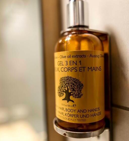 חדר סטנדרט לארבעה, Ostal Pau Universite   Sure Hotel Collection By Best Western