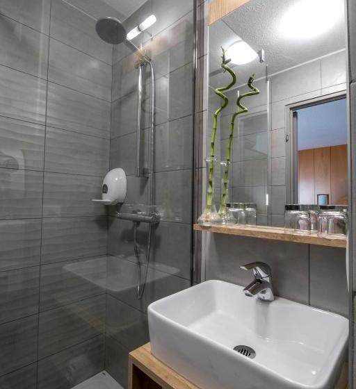 Четырехместный Номер Стандарт, Ostal Pau Universite   Sure Hotel Collection By Best Western