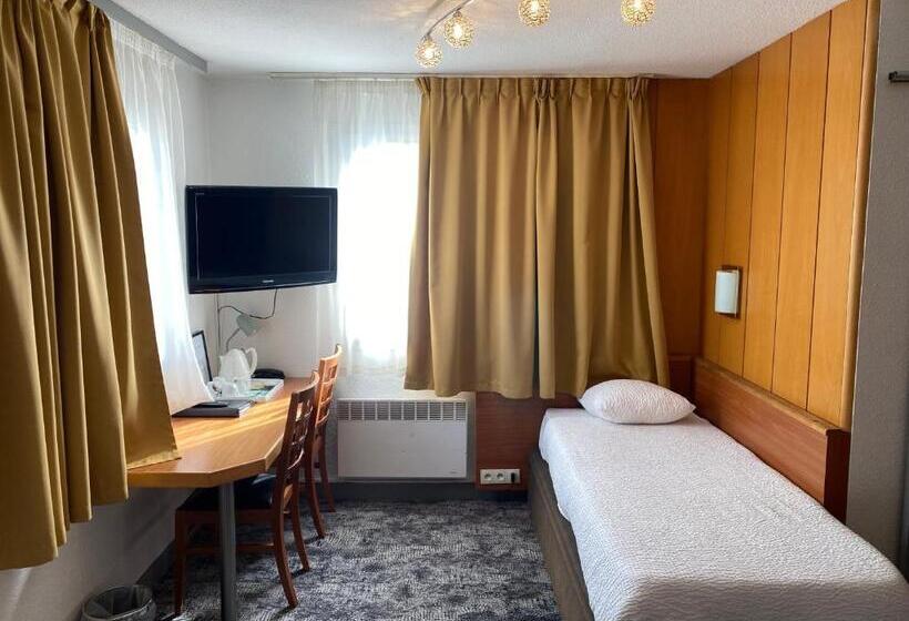 חדר סטנדרט לארבעה, Ostal Pau Universite   Sure Hotel Collection By Best Western