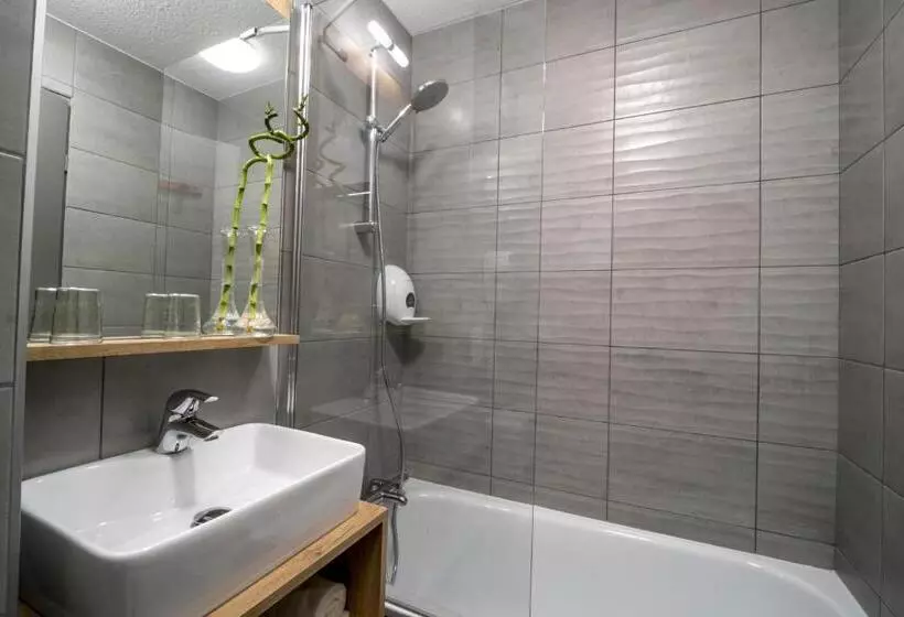 آپارتمان 2 خوابه, Ostal Pau Universite   Sure Hotel Collection By Best Western