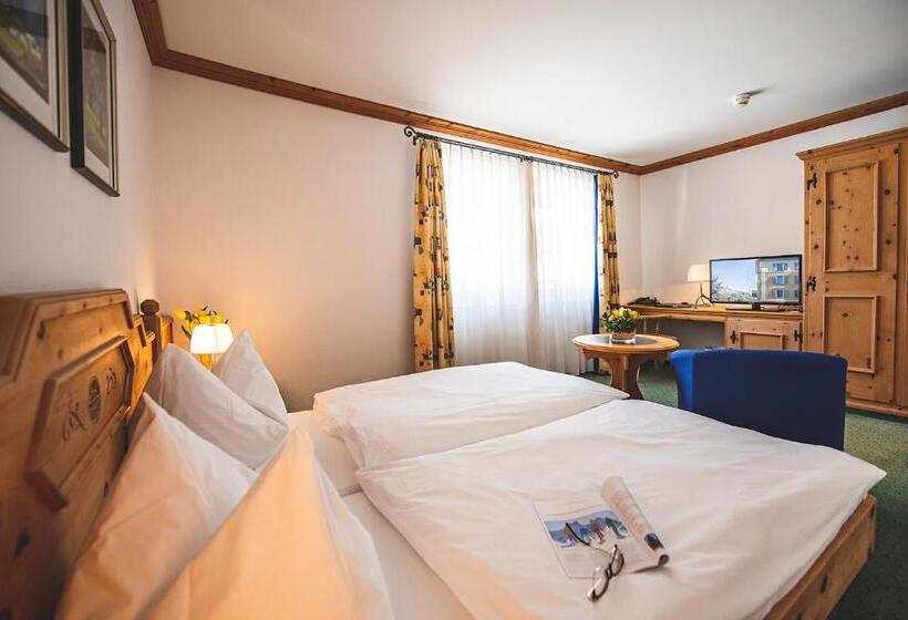 غرفة قياسية, Post Sils Maria