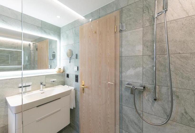 غرفة قياسية, Post Sils Maria