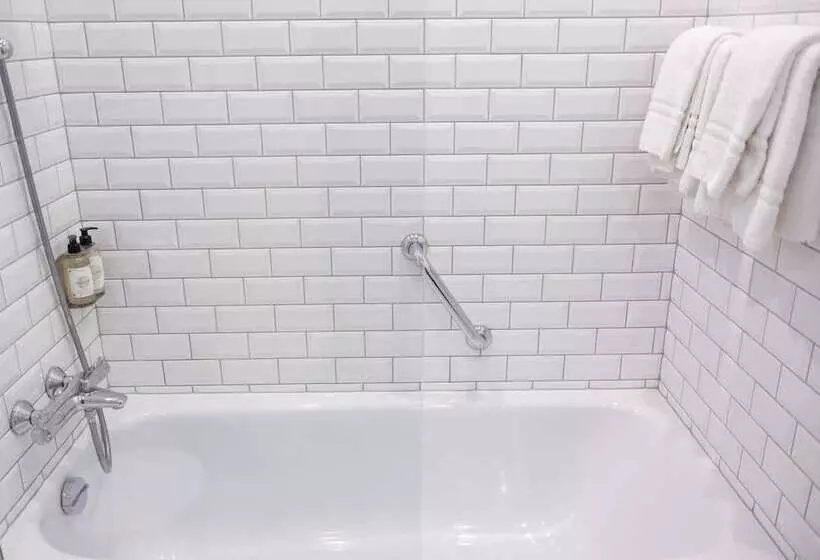 اتاق استاندارد چهار تخته با چشم‌انداز دریا, Hôtel Le Provençal
