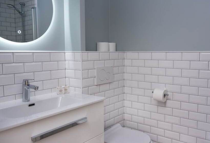 חדר סטנדרט לארבעה נוף לים, Hôtel Le Provençal