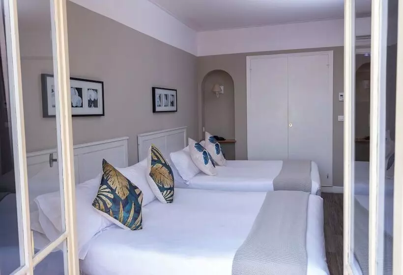 اتاق استاندارد چهار تخته با چشم‌انداز دریا, Hôtel Le Provençal