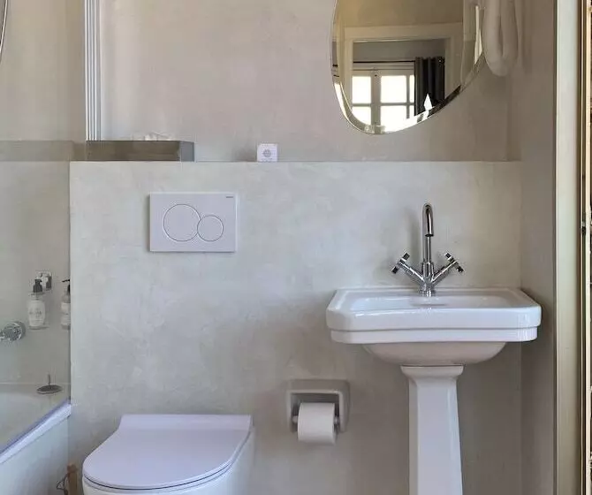 اتاق استاندارد با چشم‌انداز دریا, Hôtel Le Provençal