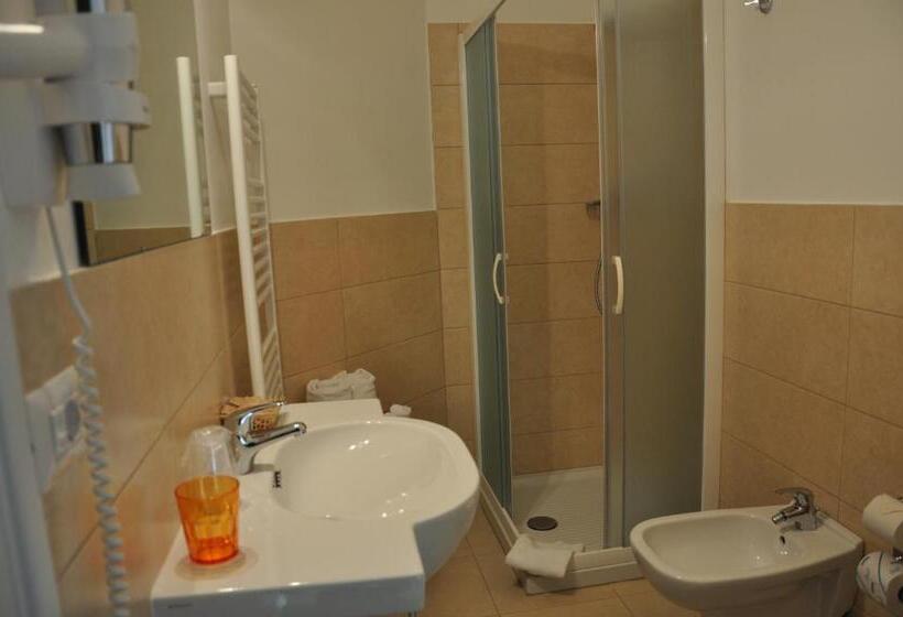 חדר בסיסי, Saint Pierre