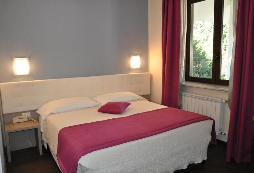 חדר בסיסי, Saint Pierre