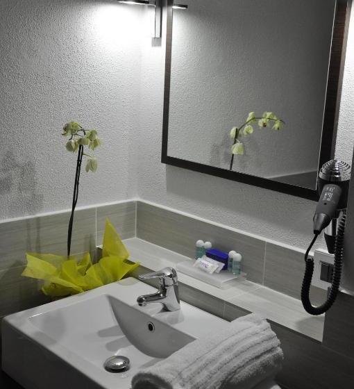 غرفة ديلوكس, Sandalia