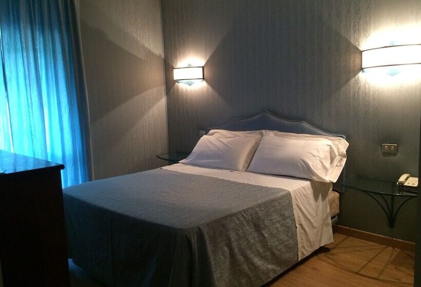 اتاق استاندارد سه نفره, Sempione Boutique