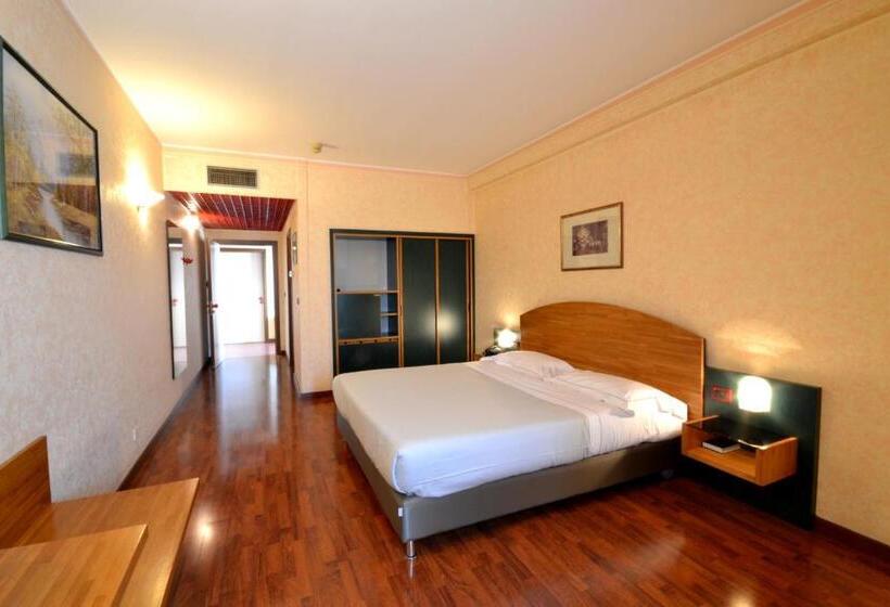 غرفة قياسية ثلاثية, Sun