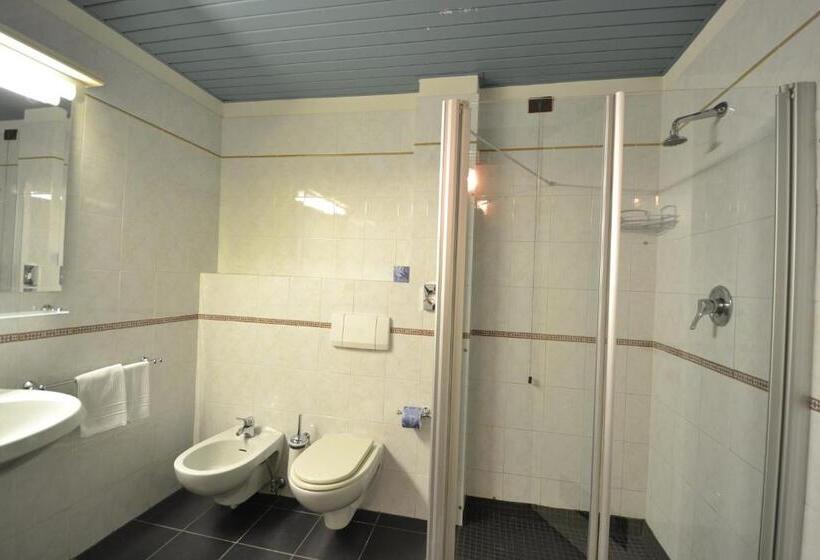 غرفة قياسية رباعية, Sun