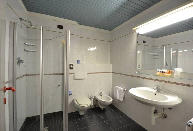 غرفة قياسية رباعية, Sun