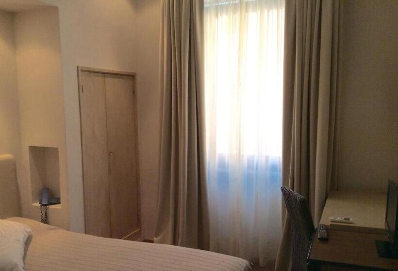 اتاق استاندارد یک نفره, Touring