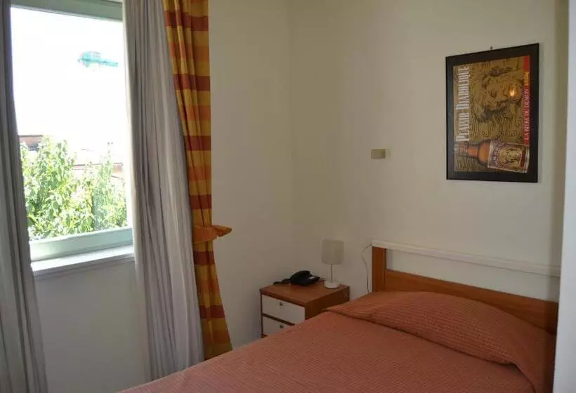 スタンダードトリプルルーム, Albergo Umbria