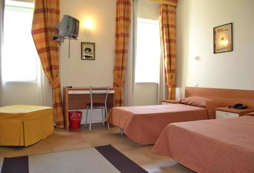 スタンダードトリプルルーム, Albergo Umbria