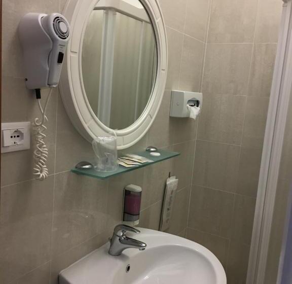 اتاق استاندارد یک نفره, Universo