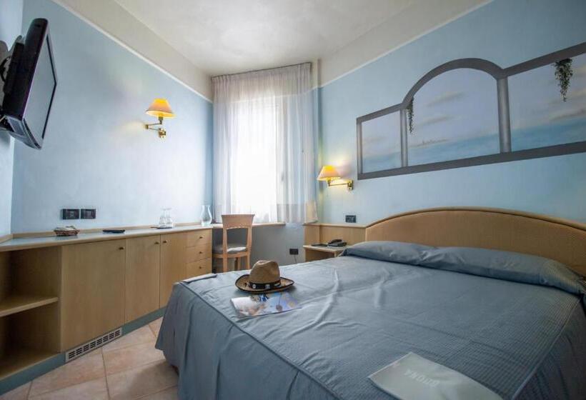 سوییت جونیور, Universo