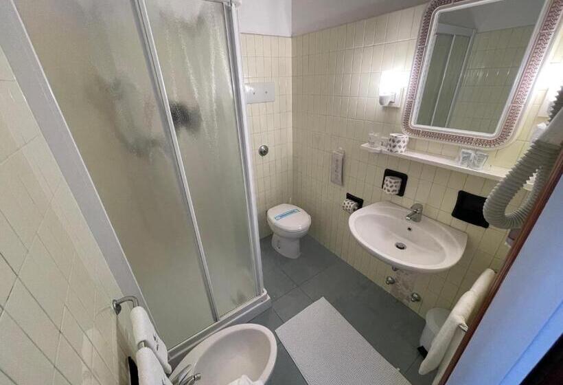 اتاق استاندارد, Universo