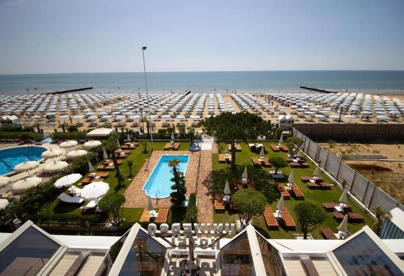 اتاق سوپریور با چشم‌انداز دریا, Universo