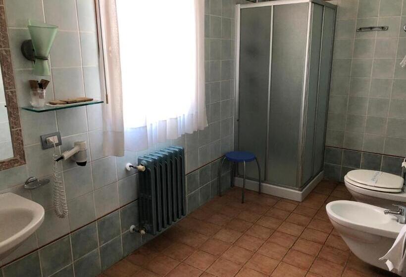 חדר סטנדרט לארבעה, Zodiaco