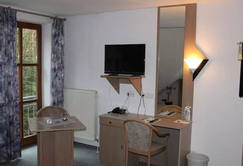 スタンダードトリプルルーム, Land Gut Hotel Forsthof