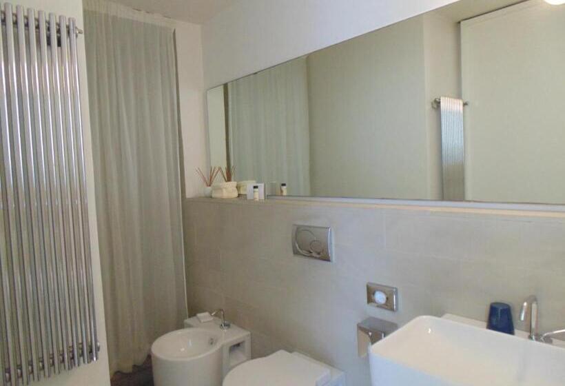 デラックスルーム, Shalai