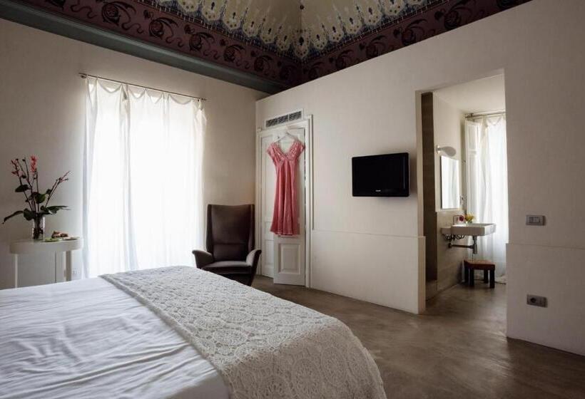 ジュニアスイート, Shalai