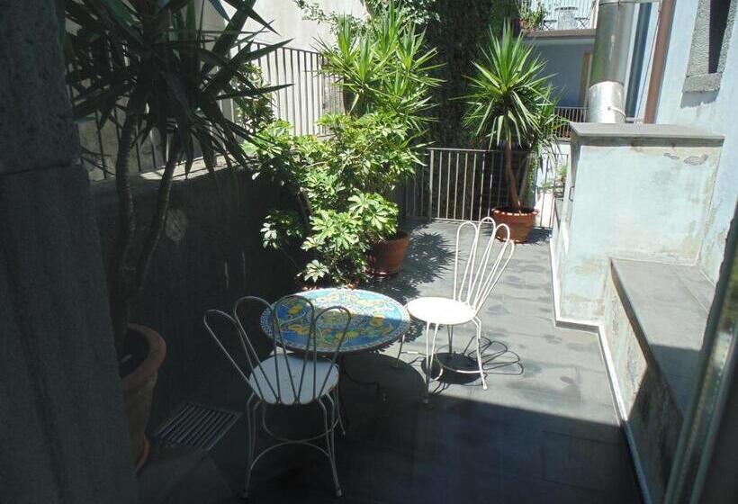 ジュニアスイート, Shalai