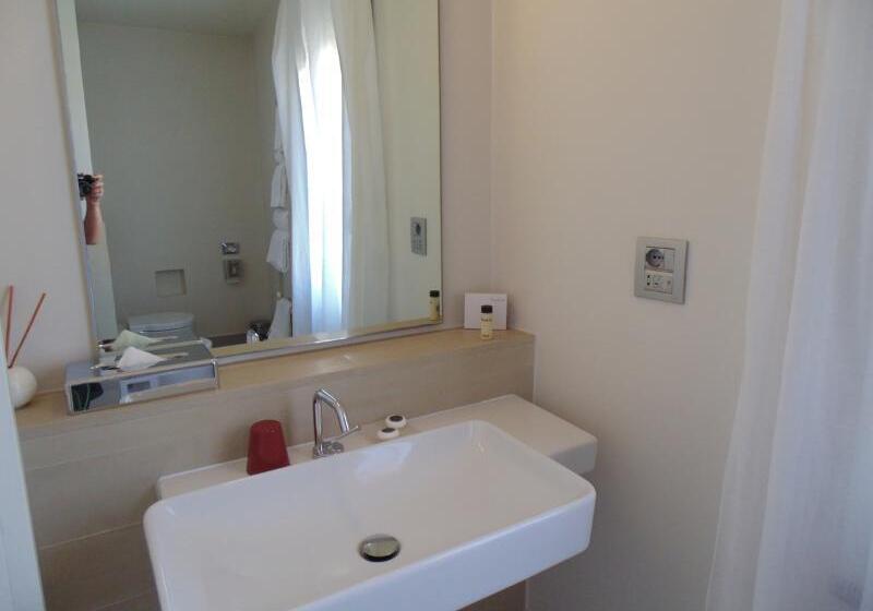 デラックスルーム, Shalai