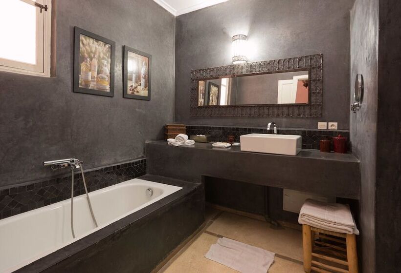 سوییت, Riad Alegria