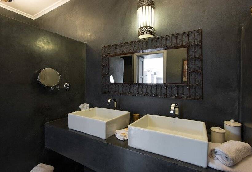 سوییت خانوادگی, Riad Alegria