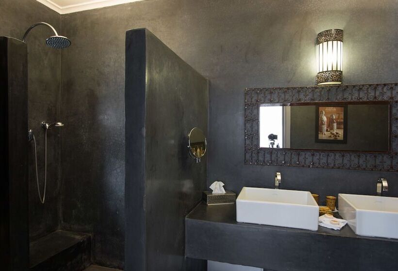 سوییت خانوادگی, Riad Alegria