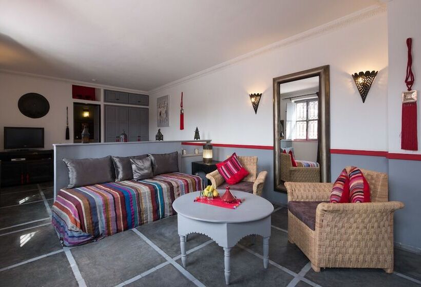 سوییت خانوادگی, Riad Alegria