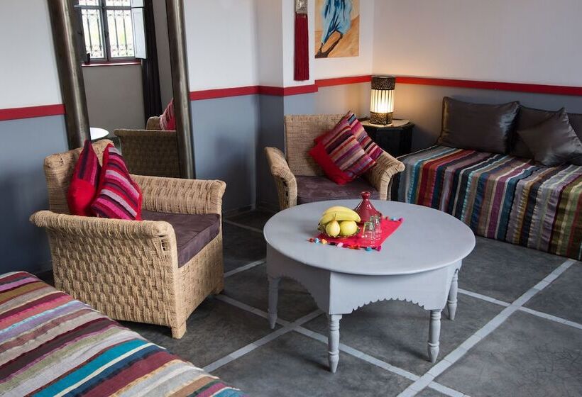 سوییت خانوادگی, Riad Alegria