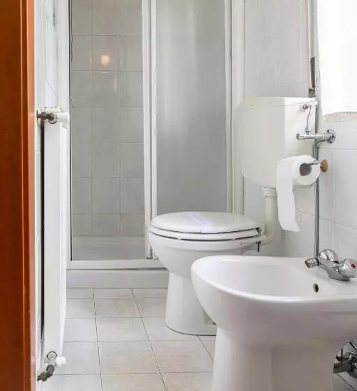 اتاق استاندارد سه نفره, Villa Rosy