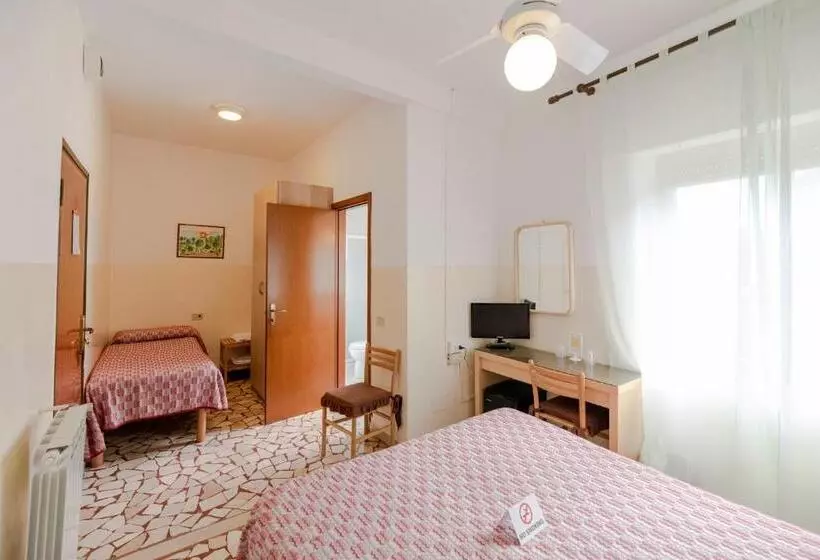 اتاق استاندارد سه نفره, Villa Rosy