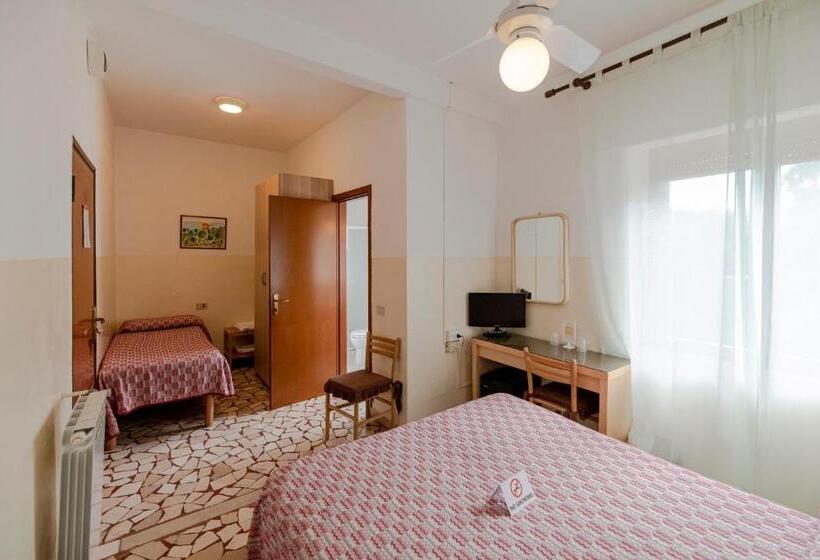 اتاق استاندارد سه نفره, Villa Rosy