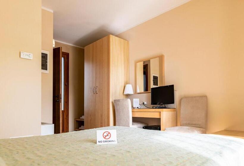 Superior Room with Terrace, Villa Rosy