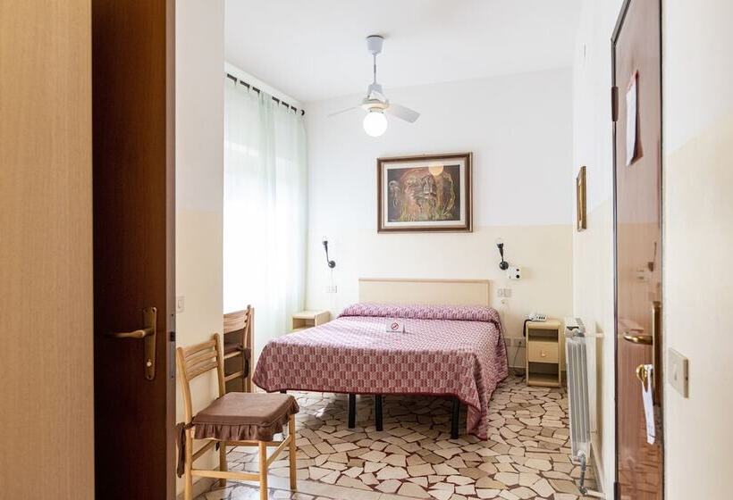 اتاق استاندارد سه نفره, Villa Rosy