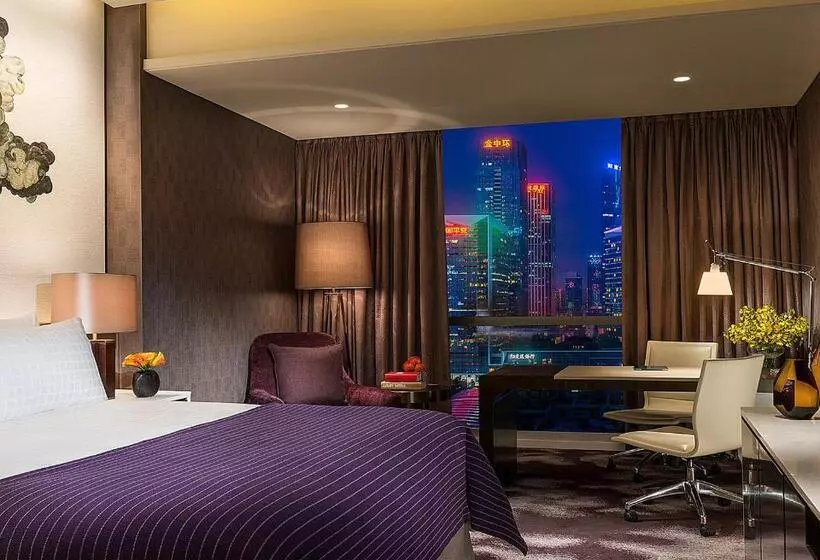 キングサイズベッドのデラックスルーム, Four Seasons Hotel Shenzhen