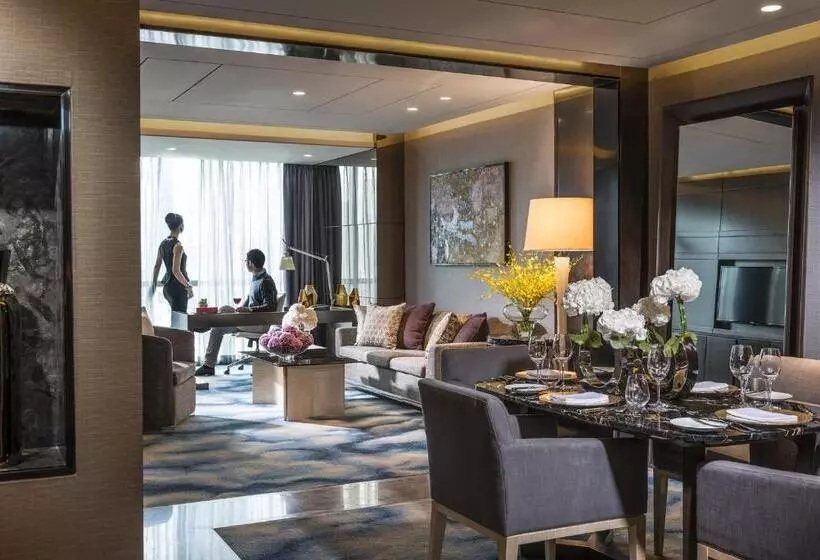 キングサイズベッドのデラックススイート, Four Seasons Hotel Shenzhen