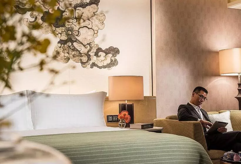 キングサイズベッドのクラブルーム, Four Seasons Hotel Shenzhen