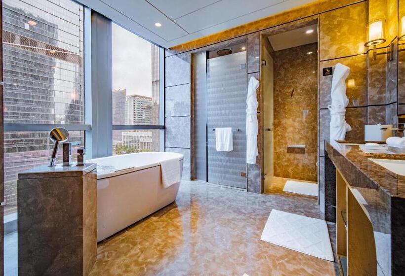 Club Room King Bed, Four Seasons Hotel Shenzhen