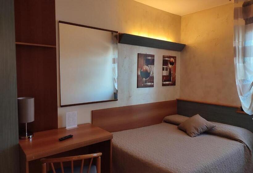 اتاق استاندارد یک نفره, Albergo Al Cacciatore