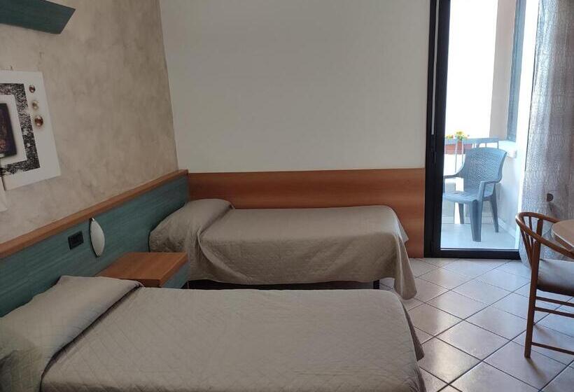 标准三人间, Albergo Al Cacciatore