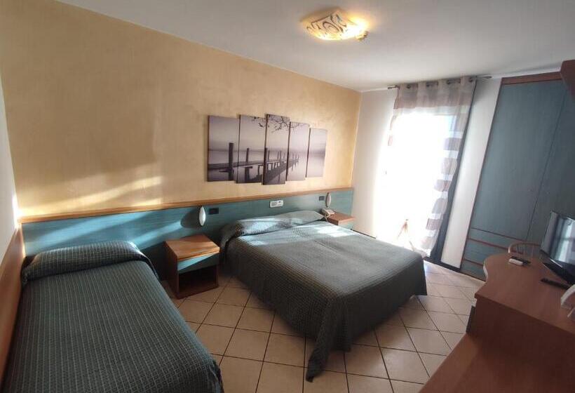 اتاق استاندارد سه نفره, Albergo Al Cacciatore