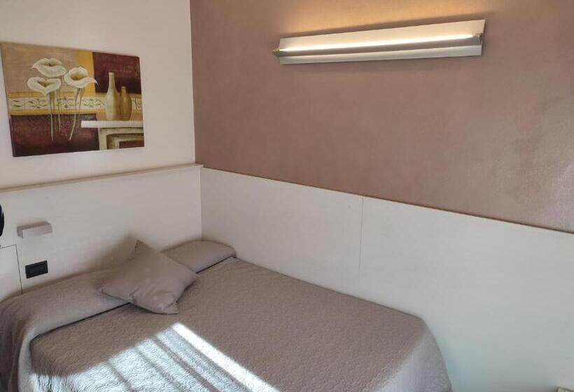 اتاق استاندارد یک تخته با بالکن, Albergo Al Cacciatore
