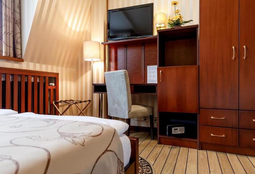 Номер Deluxe, Alfred