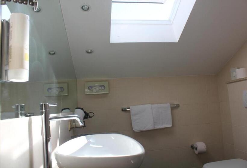 高级大房间, Annabell